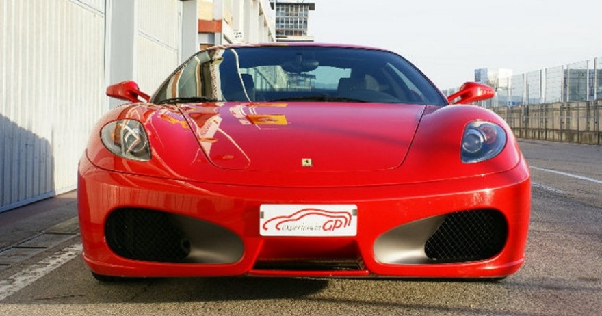 Ferrari, o Porsche en circuito (Castellbell i