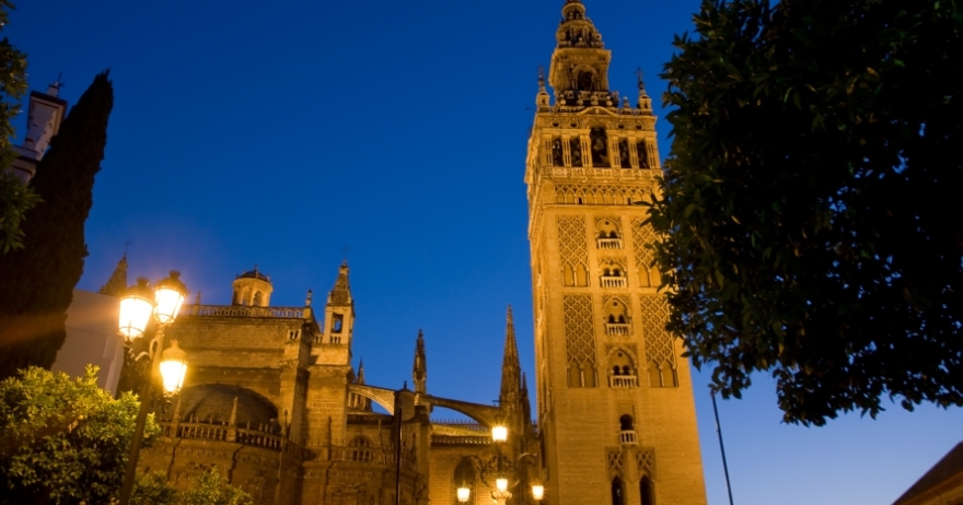 Ruta Nocturna Por Sevilla El Barrio De Santa Cruz 7 Dto Sevilla Atrapalo Com