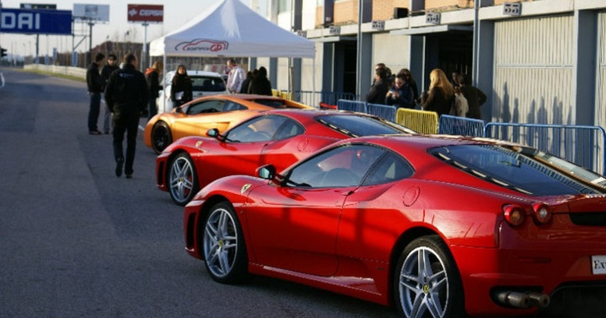 Entradas para Rutas en Ferrari, o Porsche