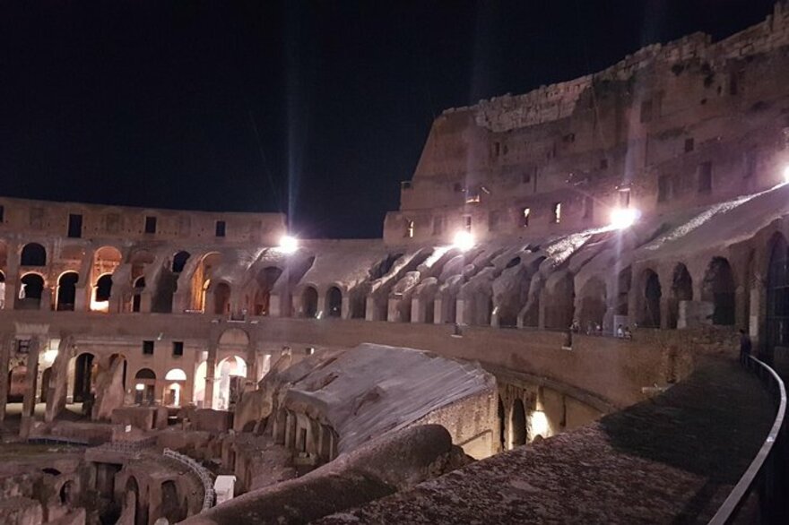 Tour VIP del Coliseo al atardecer y la luz de la luna (Roma)