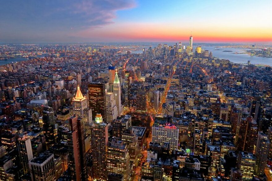 Entrada de día y de noche para el Empire State Building en Nueva York ...