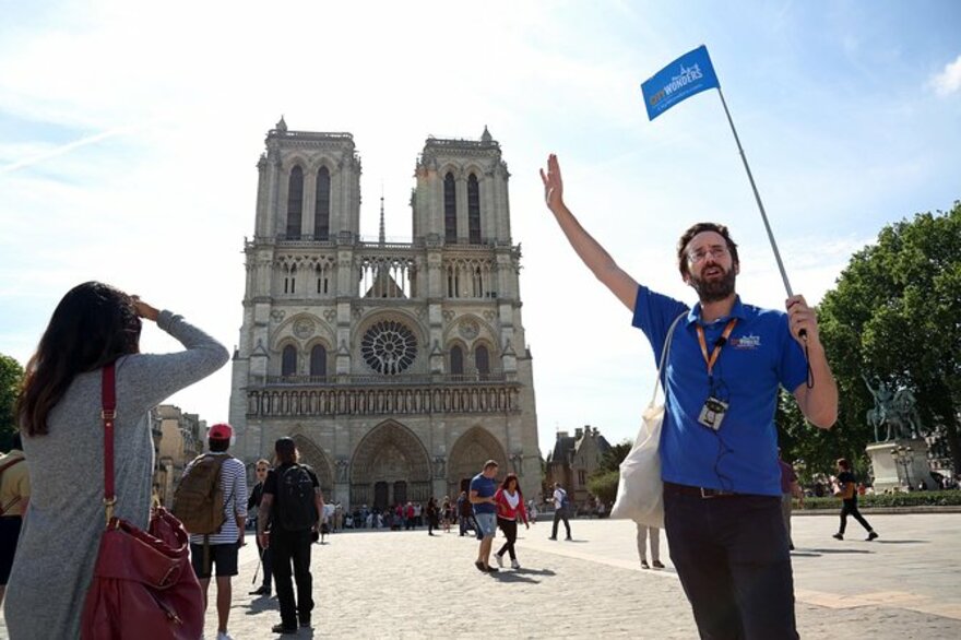 Tour guide english. Гид экскурсовод. Внешний вид экскурсовода. Tour Guide.