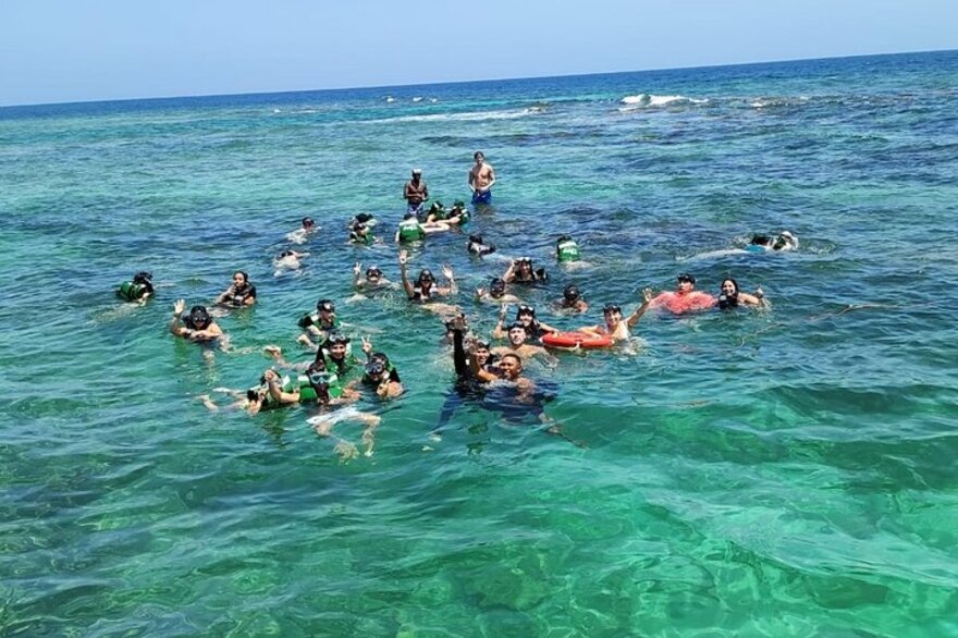 Tour de Día Entero a 4 Islas del Rosario con snorkel y plancton en