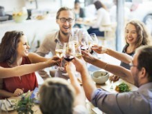 Para celebrar con amigos o shows en vivo Para celebrar con amigos o shows en vivo
