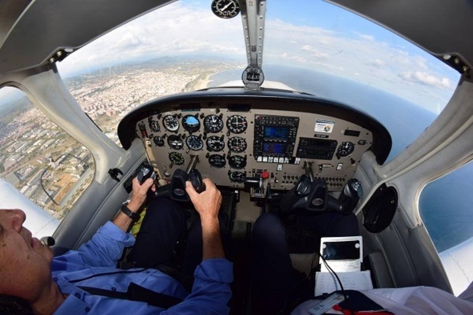 Pilotar una avioneta en Sabadell (Barcelona)