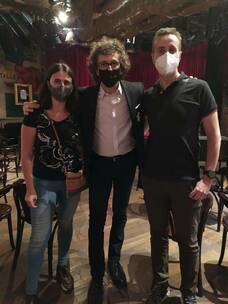 Un espectáculo de magia en el que es imposible dejar de reír.... Super divertido y recomendable 1000%