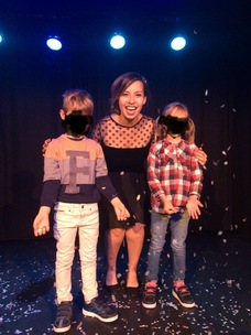 Genial esta chica. La recomiendo encarecidamente. Misteriosa, divertida, con mucha mano con los niños. Un buen espectáculo., del espectáculo AbracaDania