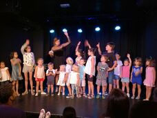 Foto nro 1 de Laura Ch, del espectáculo AbracaDania