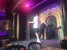 Increíble, tanto la sala como el espectáculo, el mago fantástico , una mezcla de magia y humor, muy recomendable, de 10.