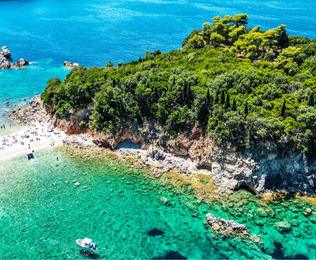 Haz de este verano una postal: viaja a Corf&uacute;