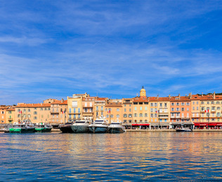 Entre lavandas, pueblos medievales y mar azul&hellip; vive la Francia so&ntilde;ada