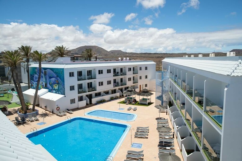 Apartamentos Surfing Colors Corralejo, Corralejo ...