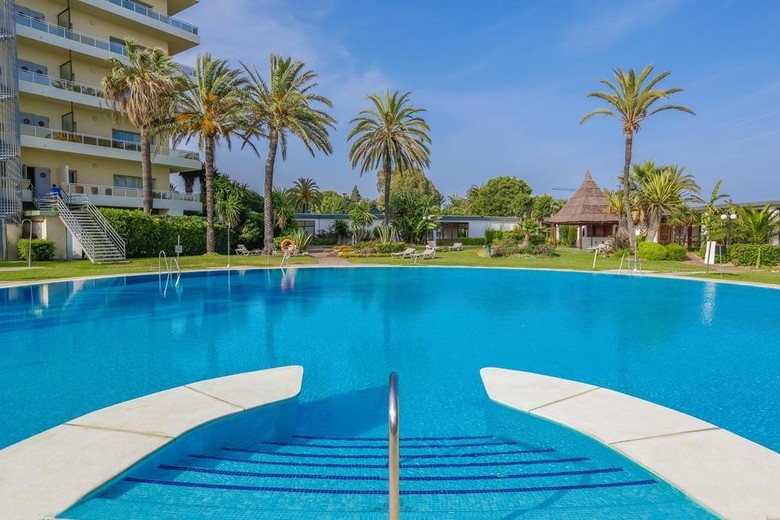 Vom Flughafen Malaga Zum Atalaya Park Golf Holiday Resort www.atrapalo.com
