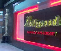 Entradas en Hollywood Casino & Café Concert (C.C Bulevar Niza local 181) Entradas en Hollywood Casino & Café Concert (C.C Bulevar Niza local 181)