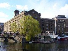 Entradas en Ivory house, St. Katherine's dock Entradas en Ivory house, St. Katherine's dock