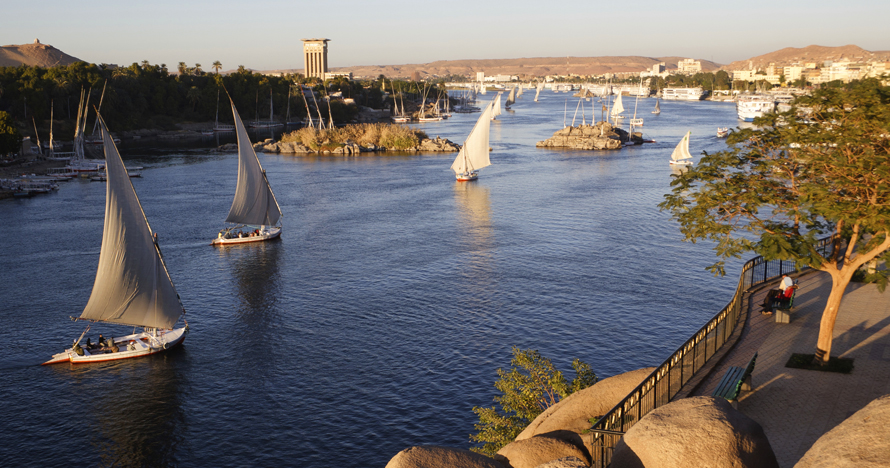 Opcin A: Hotel cat. Turista  3*/4* + Barco 5* Standard (local)