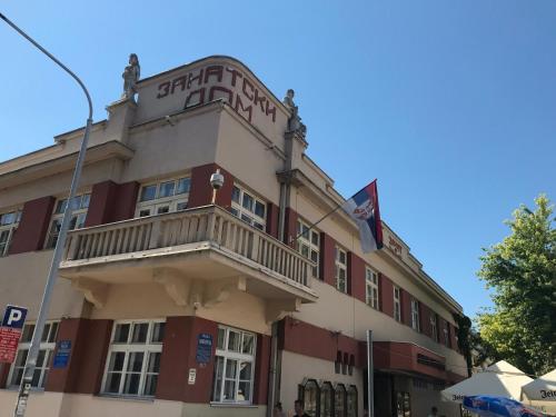 Imagen 2 de 62