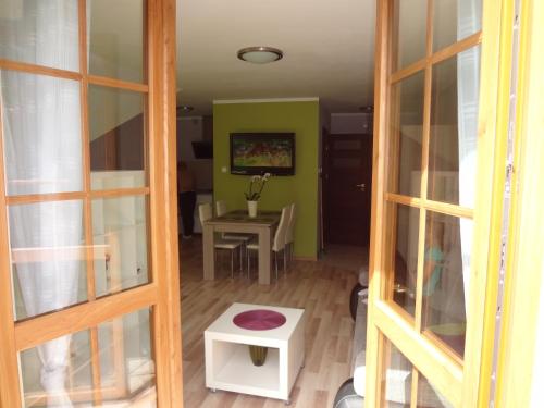 Imagen 2 de 180