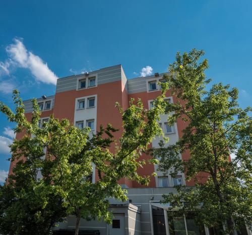 Imagen 1 de 84