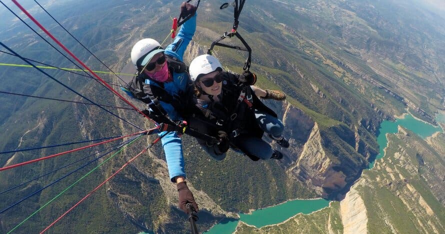 Bautizo de vuelo en parapente: siéntete libre com un pájaro