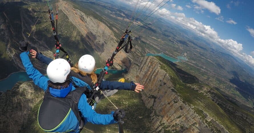 Bautizo de vuelo en parapente: siéntete libre com un pájaro
