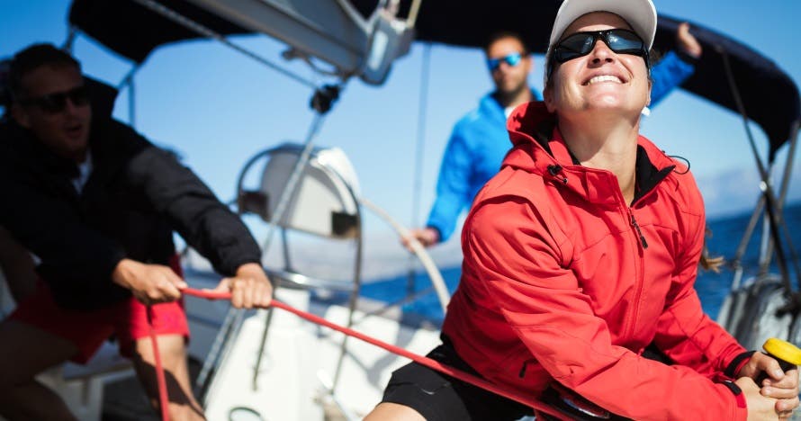 Aprende a navegar en velero por Barcelona, ¡marino por un día!
