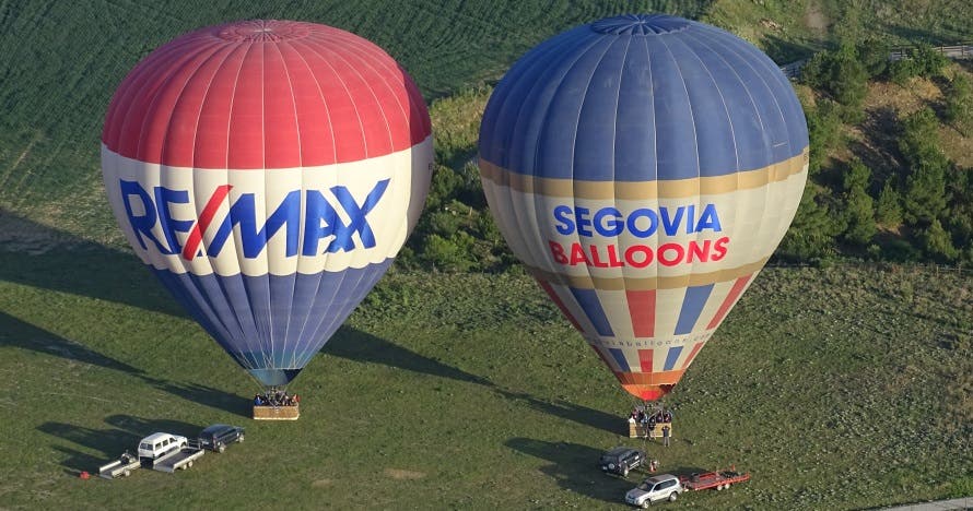 Experiencia aérea en Segovia: vuelo en globo y cochinillo opcional