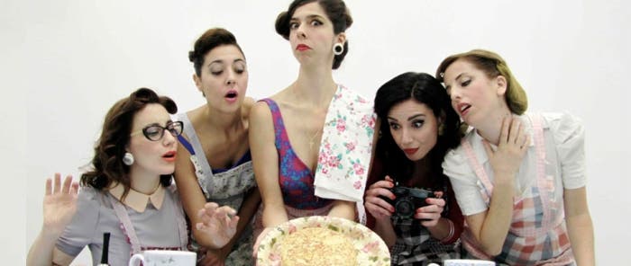 5 mujeres que comen tortilla