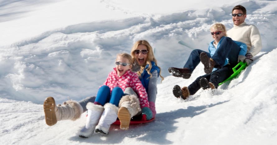 Aventura en la nieve: raquetas, iglú y trineo. ¡Diviértete en familia!