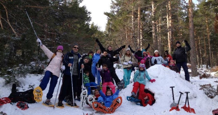 Aventura en la nieve: raquetas, iglú y trineo. ¡Diviértete en familia!