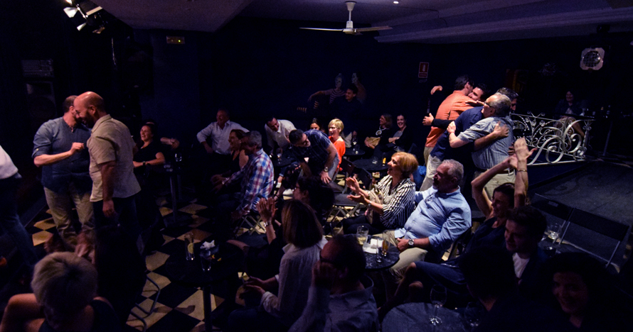 Vermunólogos - El show original de monólogos y vermut en Barcelona