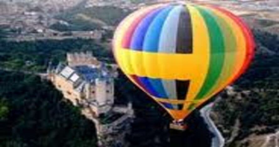 Vuelo en globo sobre Segovia, uno de los 5 mejores lugares para volar