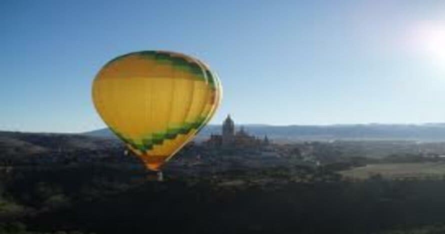 Vuelo en globo sobre Segovia, uno de los 5 mejores lugares para volar