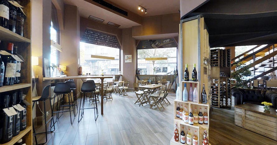 Explora el mundo del vino: catas y secretos acompañados de ibéricos