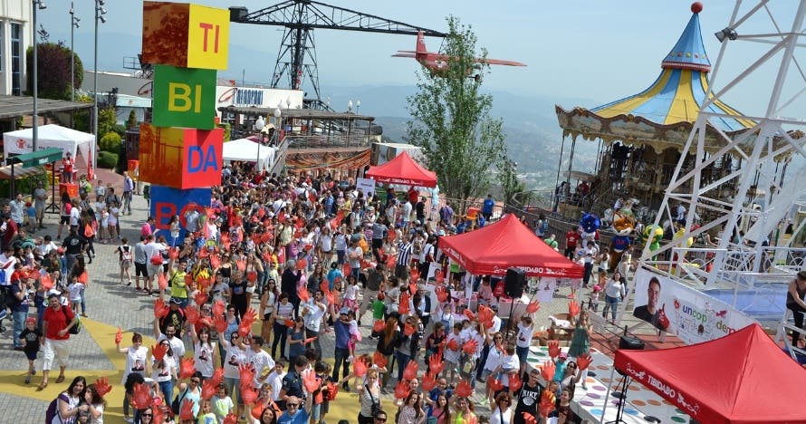 Fiesta solidaria Uncopdemà en el Tibidabo