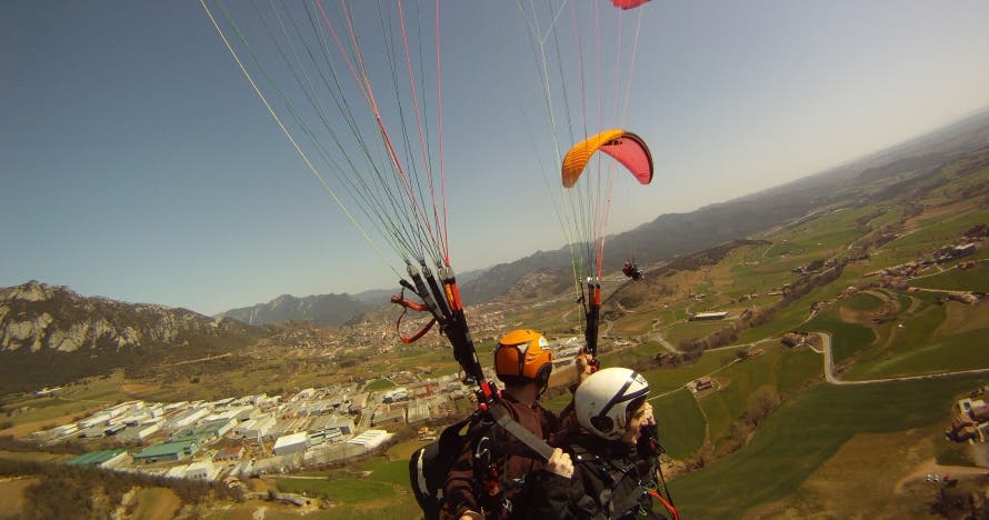 Aventura aérea en Berguedà: bautismo de parapente biplaza