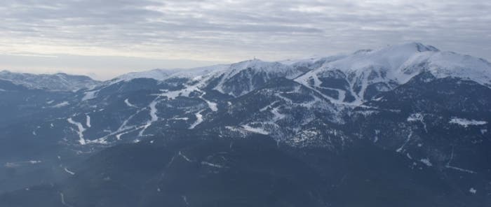 Vuela alto en Globo sobre la Cerdanya, una experiencia única con cava