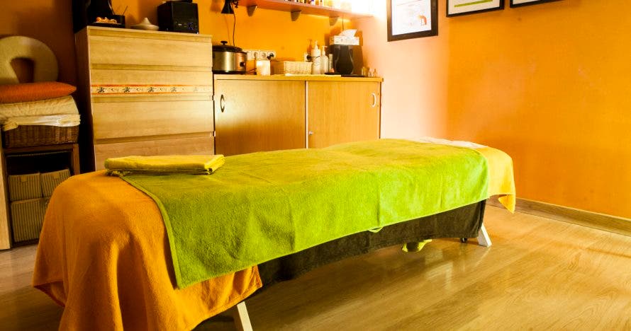 Pack de paz y deslumbramiento: tratamiento facial y masaje relajante