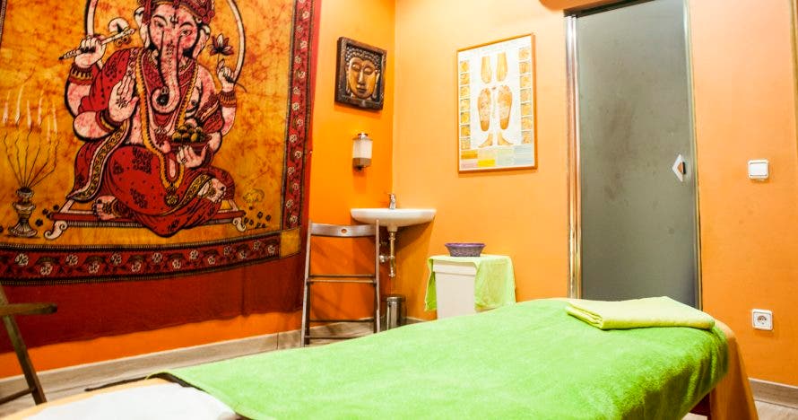 Pack de paz y deslumbramiento: tratamiento facial y masaje relajante