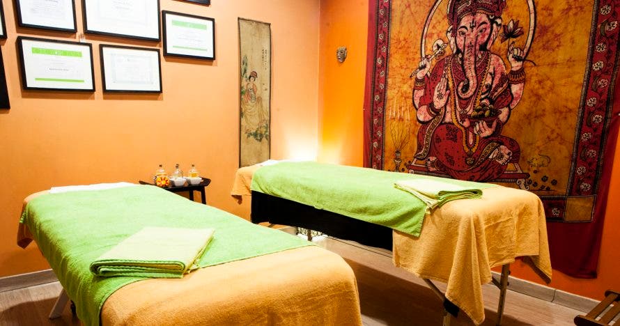 Pack de paz y deslumbramiento: tratamiento facial y masaje relajante