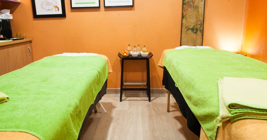 Pack de paz y deslumbramiento: tratamiento facial y masaje relajante