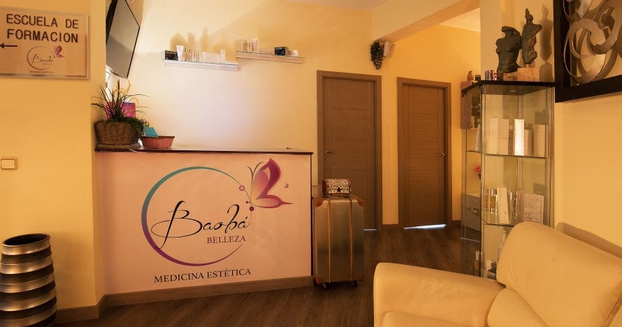 Recupera juventud con Kobido: hidratación facial y manicura opcional