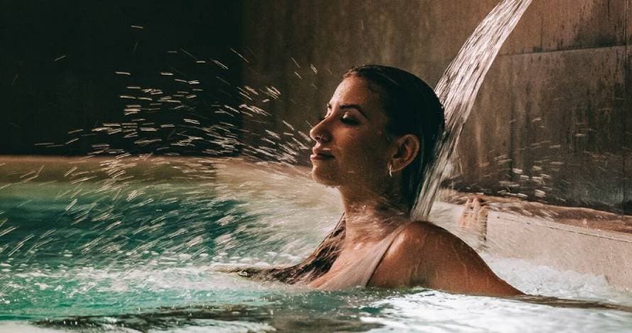 Desconexión acuática: circuito spa y masaje en Spa Gran Claustre
