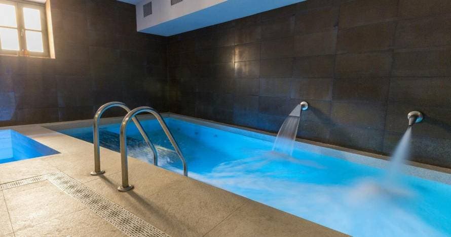 Desconexión acuática: circuito spa y masaje en Spa Gran Claustre
