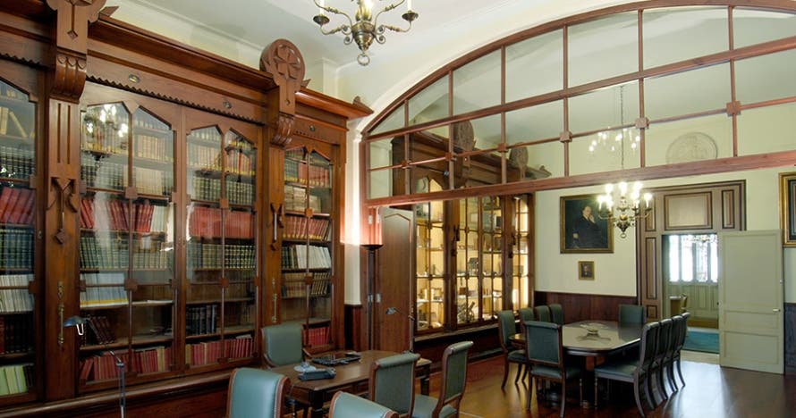 Visita guiada a la Real Academia de Ciencias y Artes