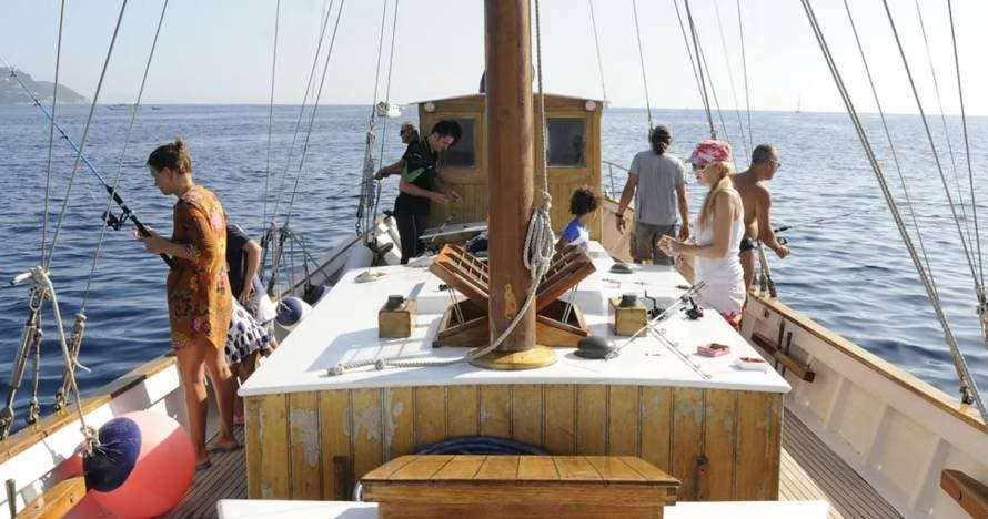 Taller de pesca en el barco Jolie Biche