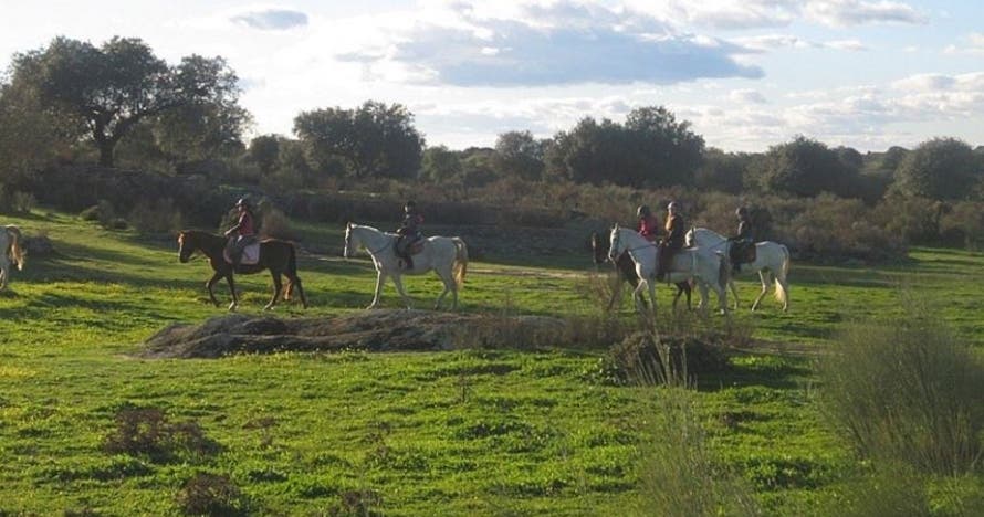 Ruta a caballo por la dehesa extremeña