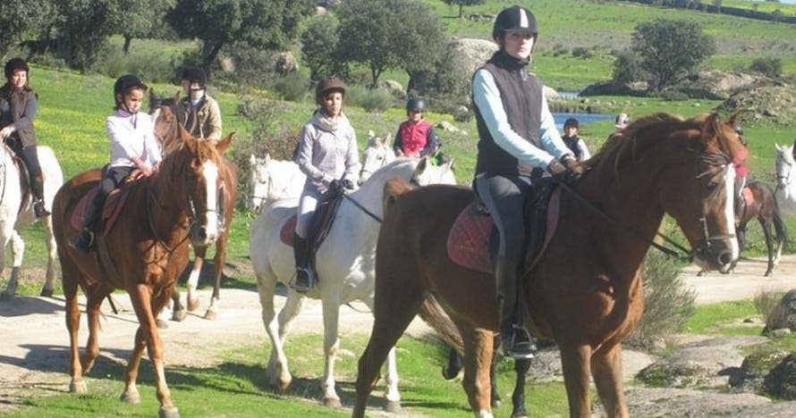 Ruta a caballo por la dehesa extremeña