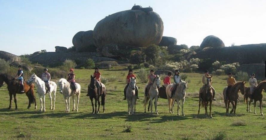 Ruta a caballo por la dehesa extremeña