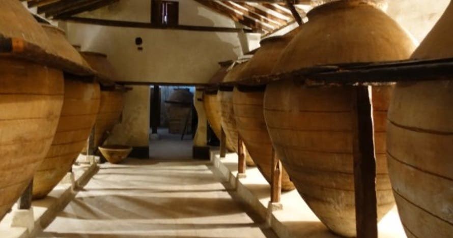 Conoce la historia de Chinchón en una bodega con cata de vino y queso